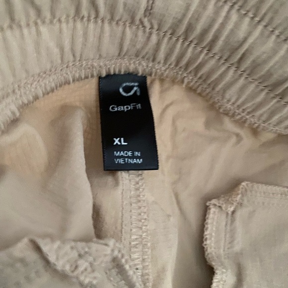 GAP FIT HIKING CAPRI ATHLETIC PANTS NUDE WITH NEON ACCENTS SIZE XL - Picture 3 of 6